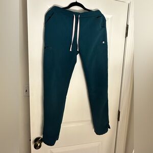 Figs Yola Women's pants in small.